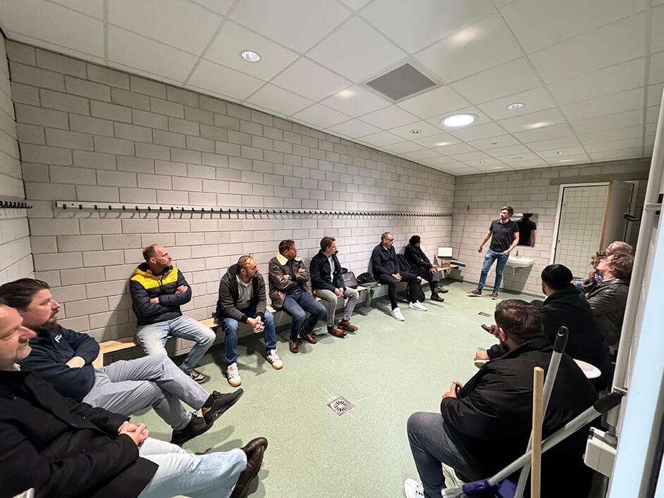 Base Consultancy - Voorbrugse Rugby Club kleedkamergebouw - binnenkant